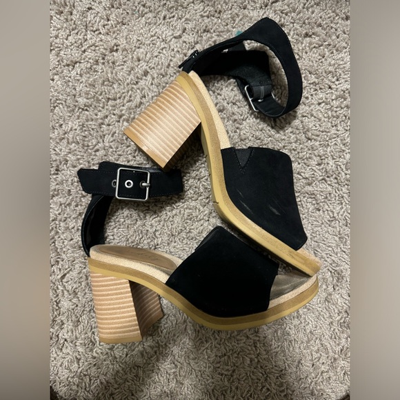 {WONDERLY} Shirah Heel Sandals - Picture 2 of 7